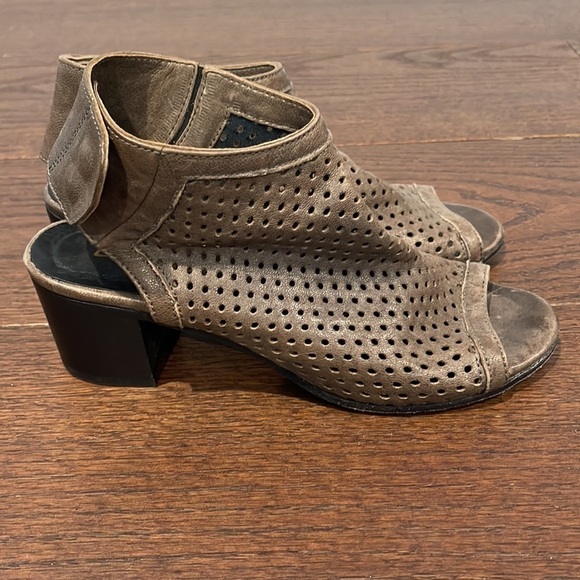 Lemare Women’s Brown Peep Toe Heels Size 38/8 - Picture 3 of 8